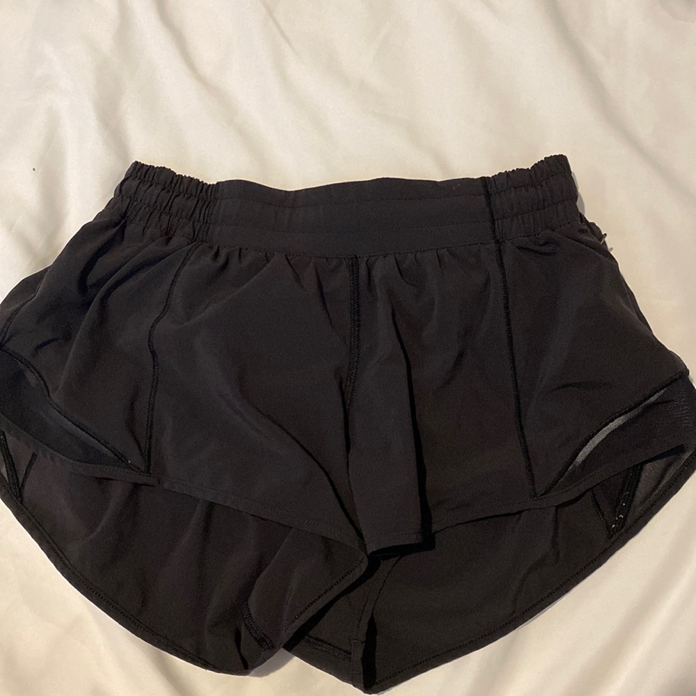 Lululemon hotty hot short 2.5”